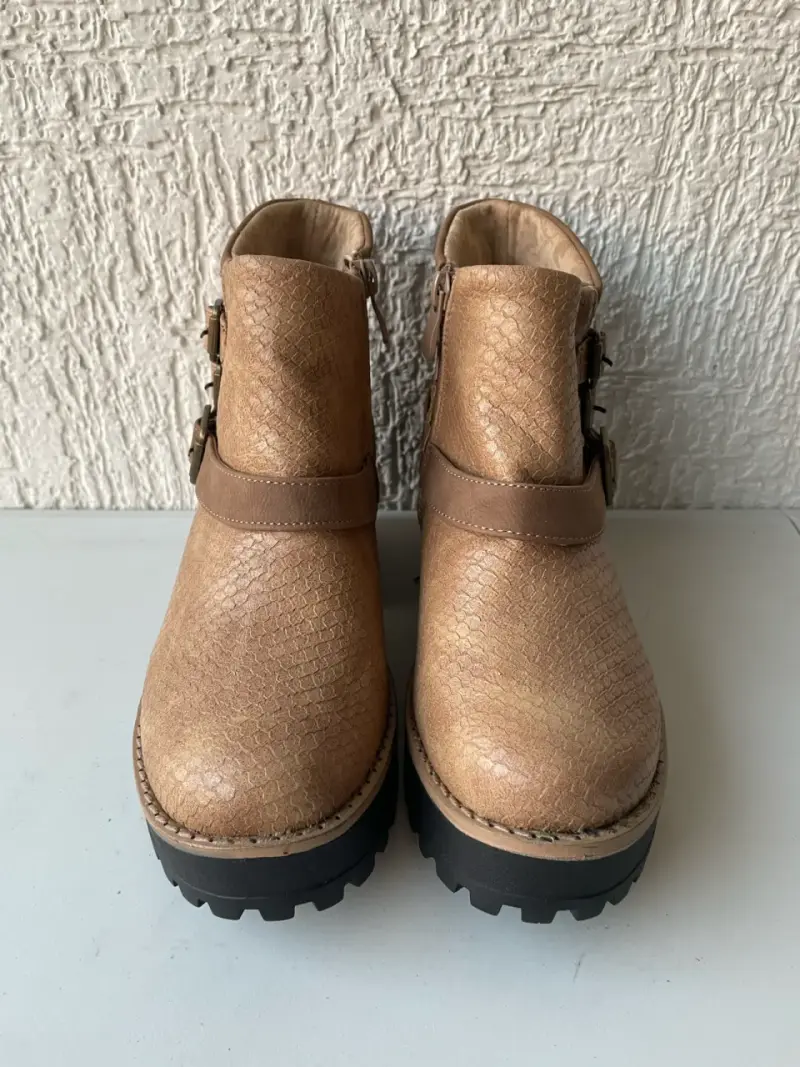 Botines marrones con hebillas - 2