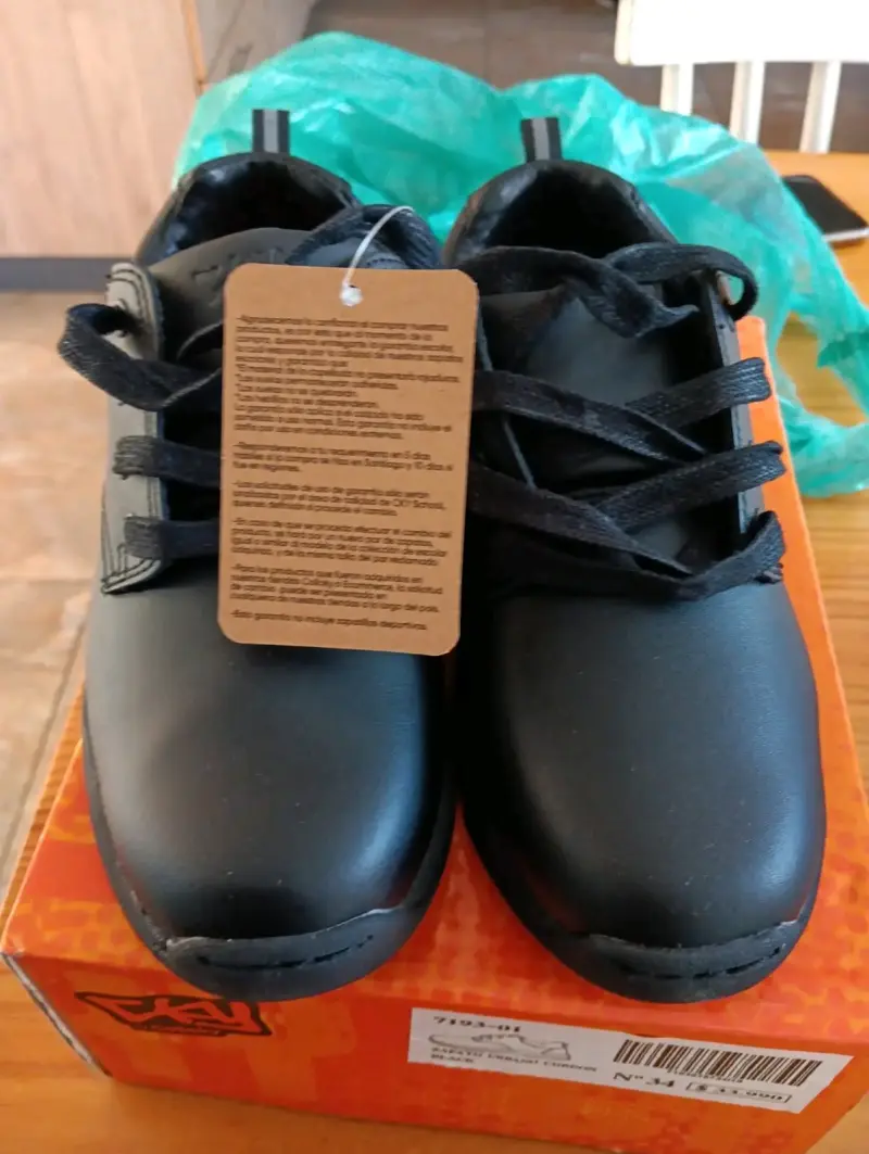 Zapatillas negras urbanas nuevas - 1