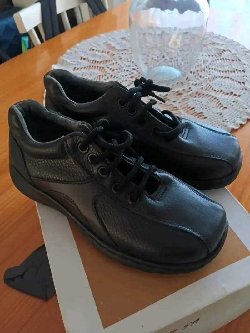 Zapatillas negras urbanas nuevas - 2