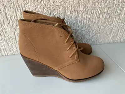 Botines beige con plataforma - miniatura 1