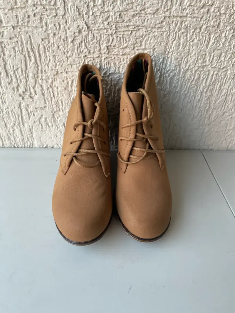 Botines beige con plataforma - 2