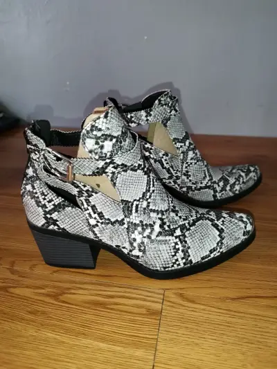 Botines de tacón estilo serpiente - miniatura 6