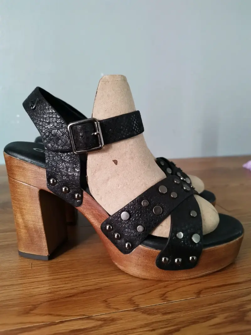 Sandalias negras de plataforma - 1