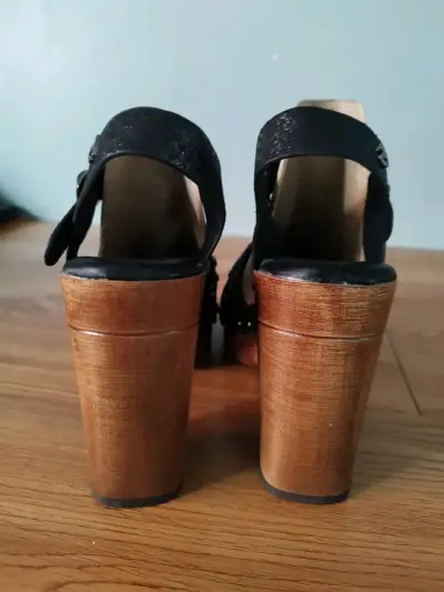 Sandalias negras de plataforma - miniatura 2