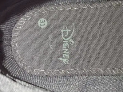 Zapatillas negras de niños con diseño - miniatura 4