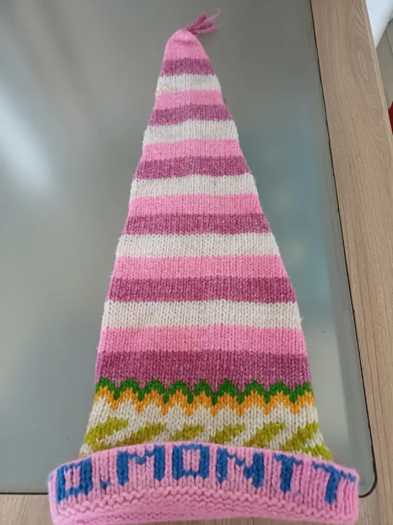 Gorro de lana a rayas rosas