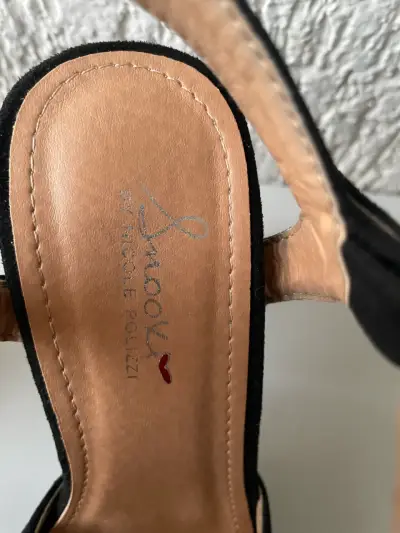 Sandalias negras de tacón alto - miniatura 3