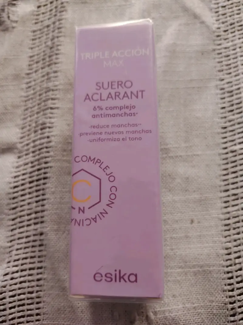 Suero Aclarante ÉSika Triple Acción