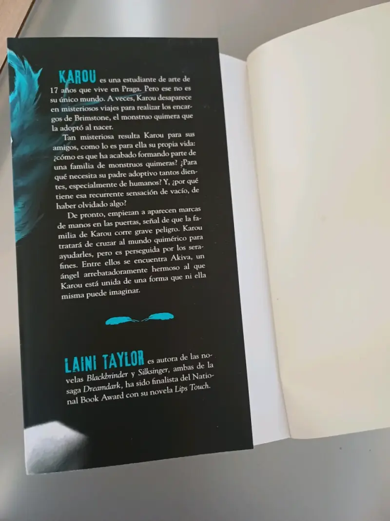 Libro 'Hija de Humo y Hueso' - 3