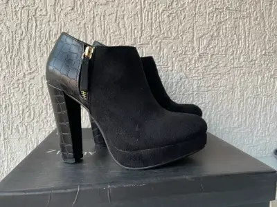 Botines negros de tacón alto - miniatura 1