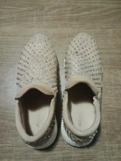 Zapatillas con cristales beige - miniatura 1
