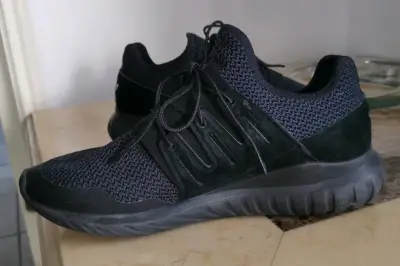 Zapatillas negras deportivas - miniatura 2