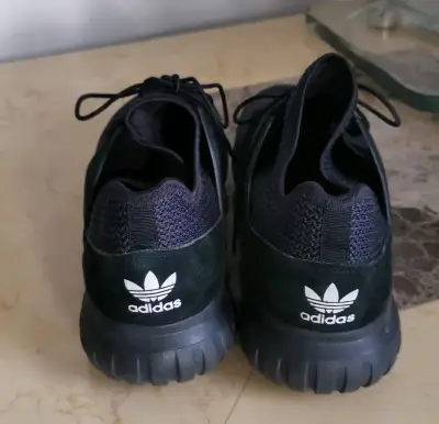 Zapatillas negras deportivas - miniatura 3