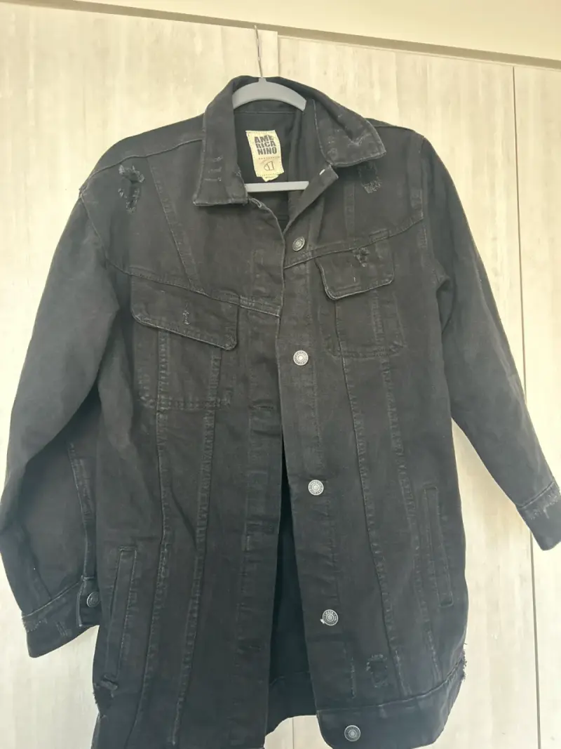 Chaqueta Americanino de mezclilla negra desgastada
