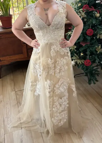 Vestido novia elegante de encaje beige - miniatura 1