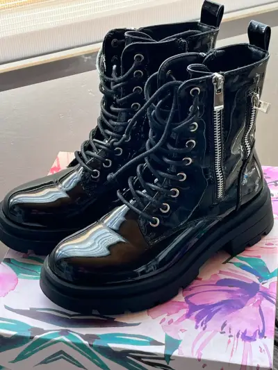 Botas negras charol con cordones - miniatura 3