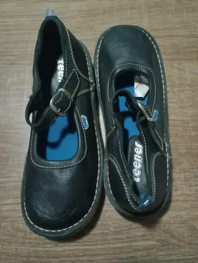 Zapatos de cuero negros infantiles - miniatura 1