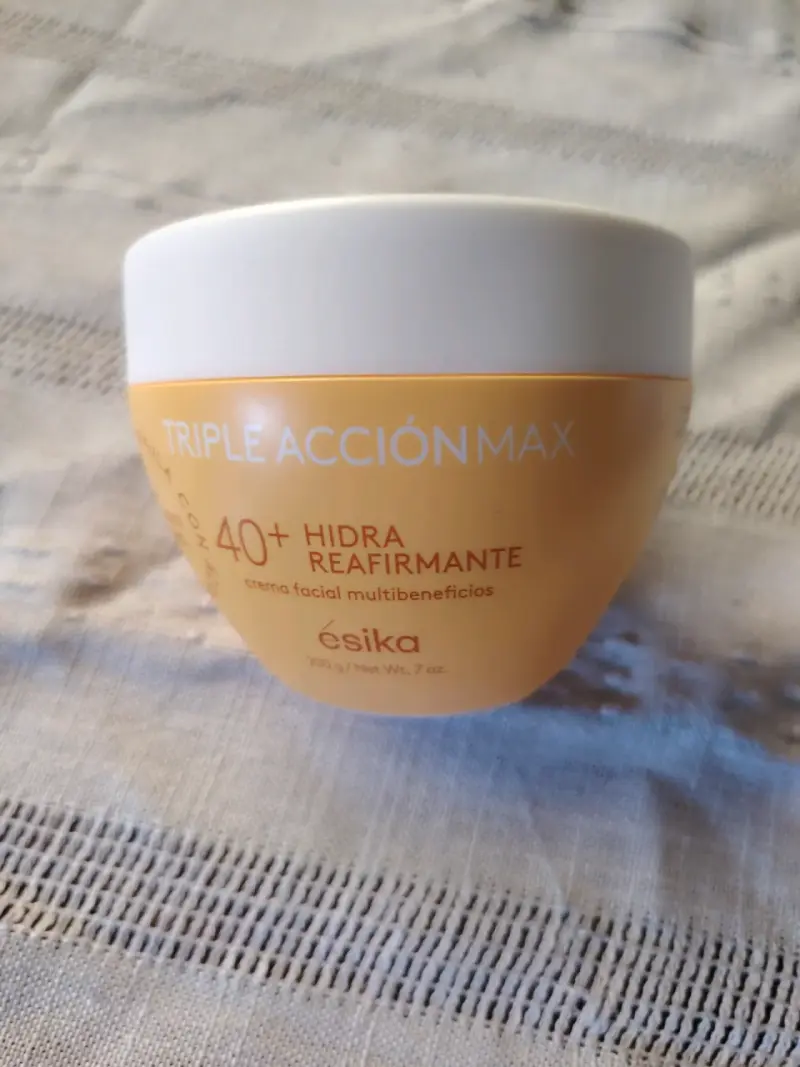 Crema facial Ésika Triple Acción Max