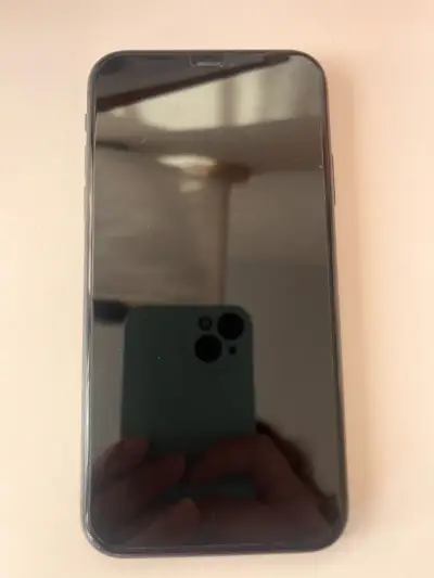 I-Phone negro en buen estado - miniatura 1