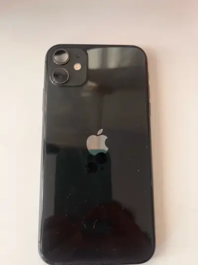 I-Phone negro en buen estado - miniatura 2