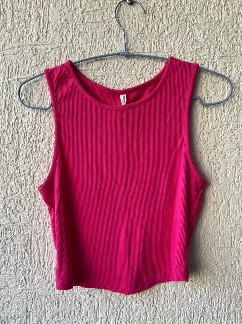 Polera sin mangas fucsia - 1
