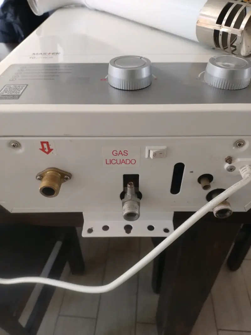 Calefont  10 litros incluye kit de ventilación - 2