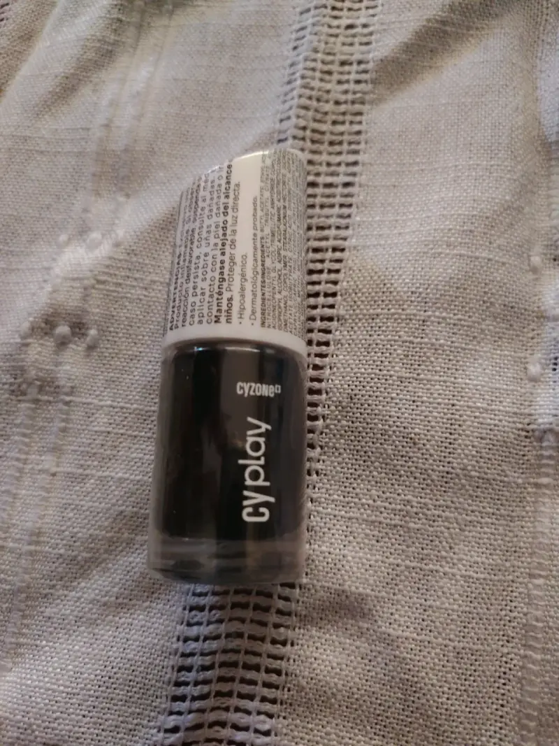 Esmalte de uñas negro Cyzone