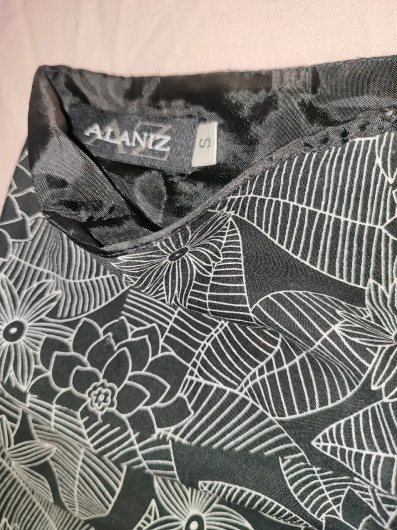 Falda floral negra y blanca - 2