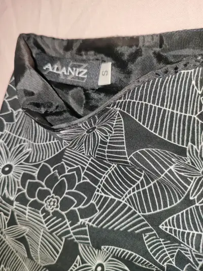 Falda floral negra y blanca - miniatura 2