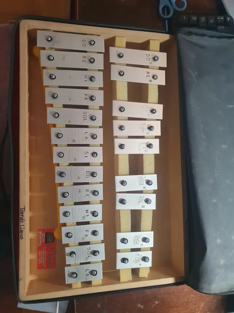 Metalófono cromático en caja