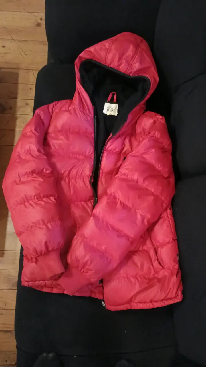 Chaqueta roja de invierno con capucha - 1