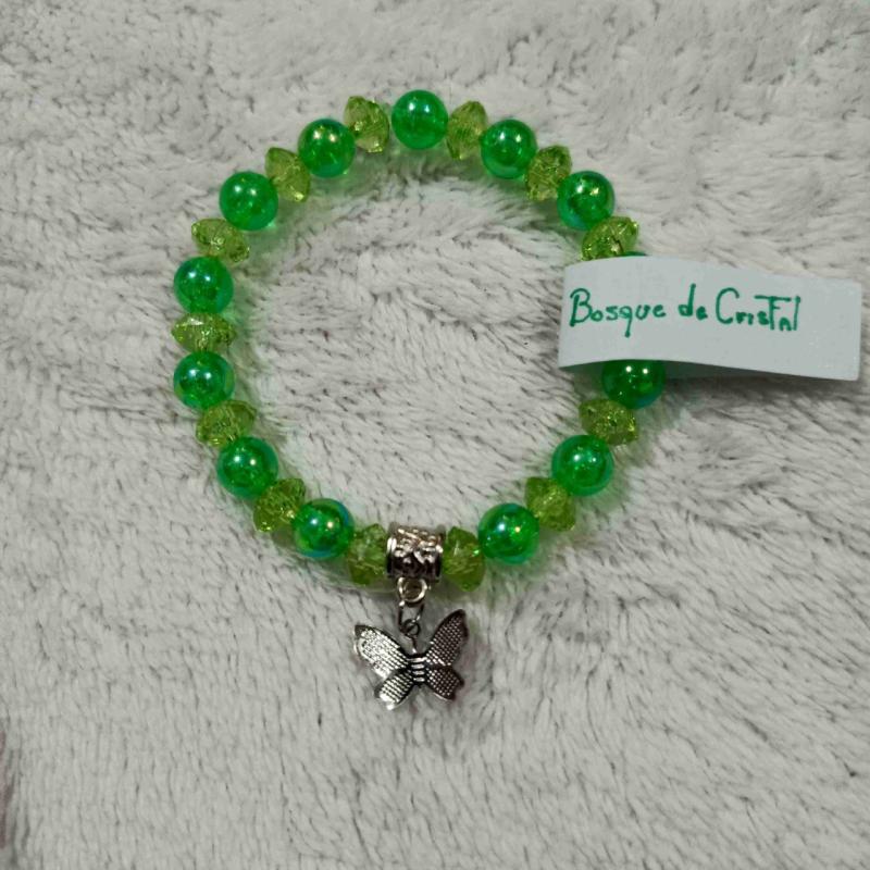 Pulsera verde con colgante mariposa, diseño único