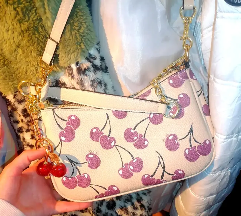Cartera Coach con cerezas - 2