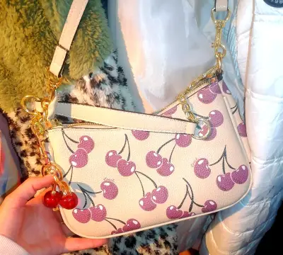 Cartera Coach con cerezas - miniatura 2