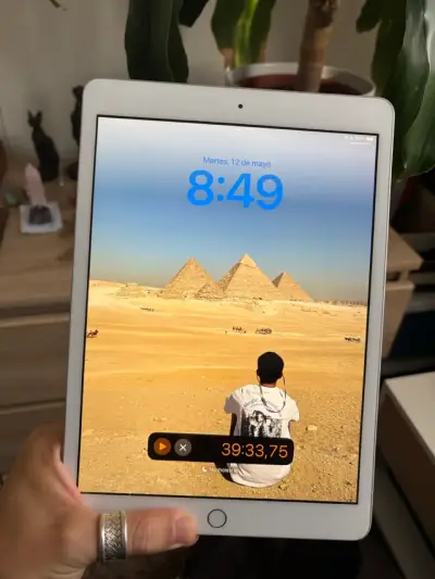 iPad 7ta generación, está casi nuevo - miniatura 1