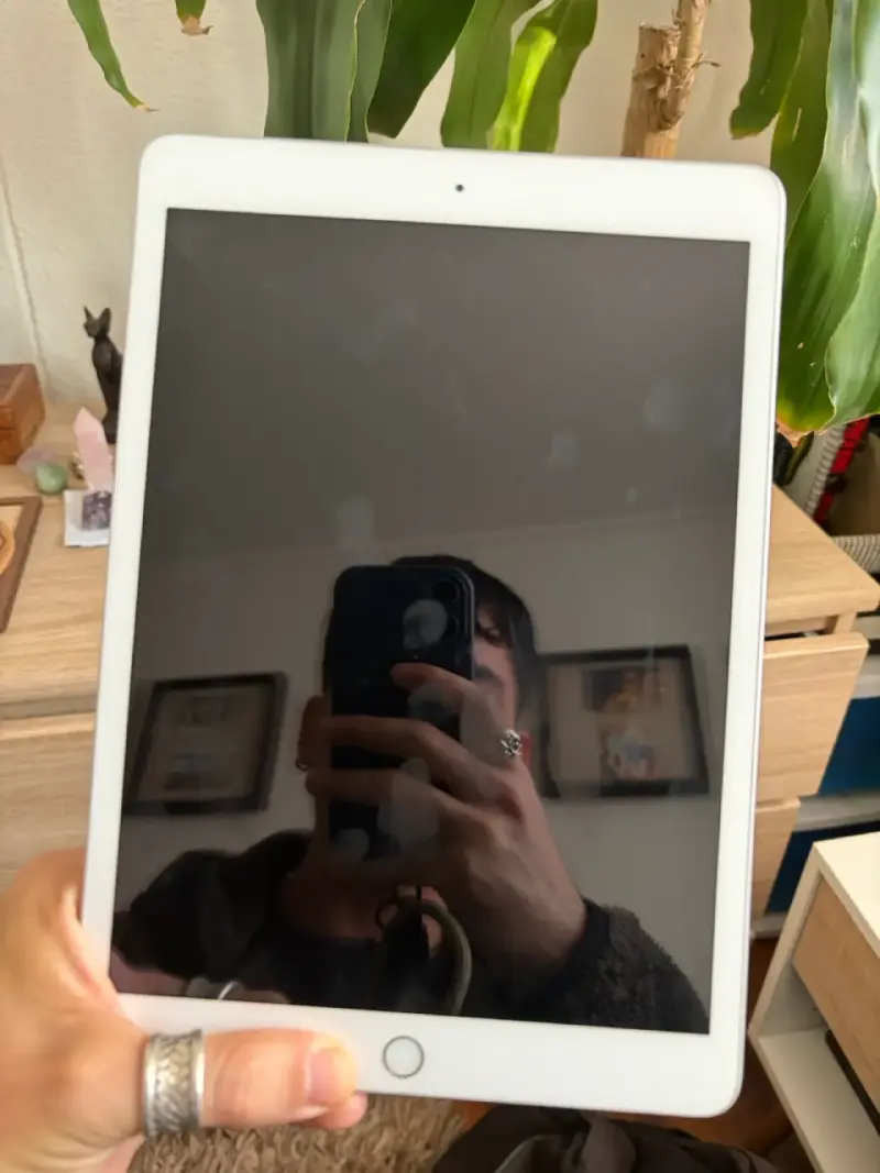 iPad 7ta generación, está casi nuevo - 2
