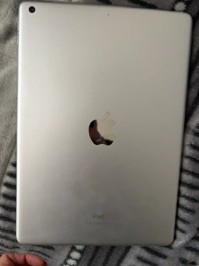 iPad 7ta generación, está casi nuevo - 3