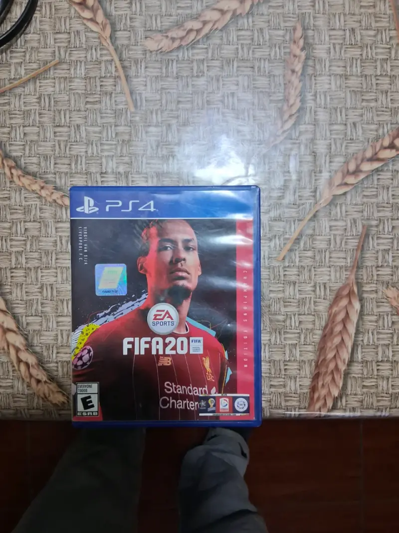Consola PS4 con control negro - 3