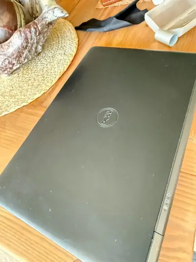 Notebook Dell negro usado - miniatura 1