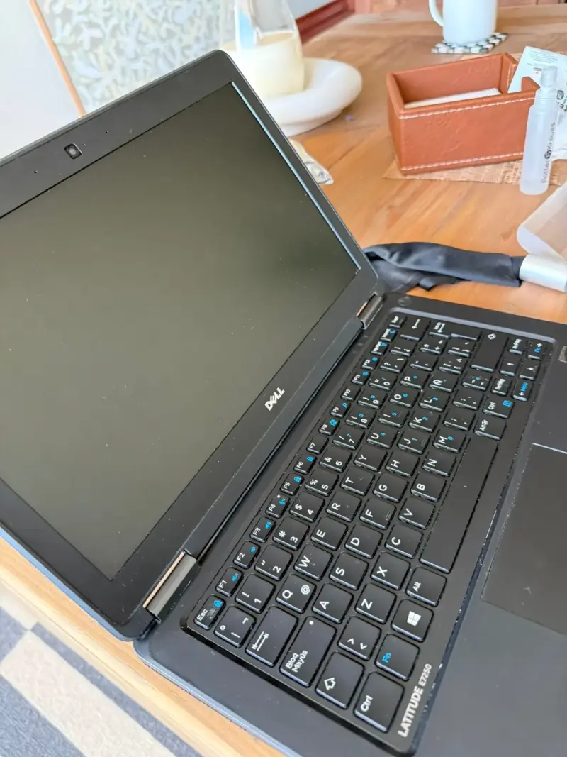 Notebook Dell negro usado - 2