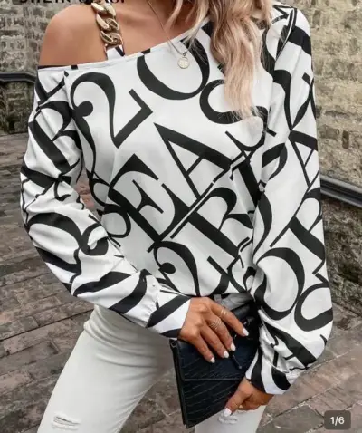 Blusa blanca con estampado de letras - miniatura 1