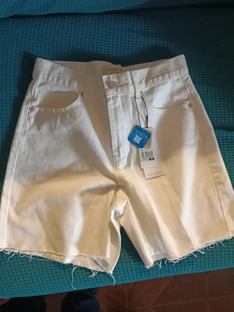 Shorts blancos nuevos con etiqueta