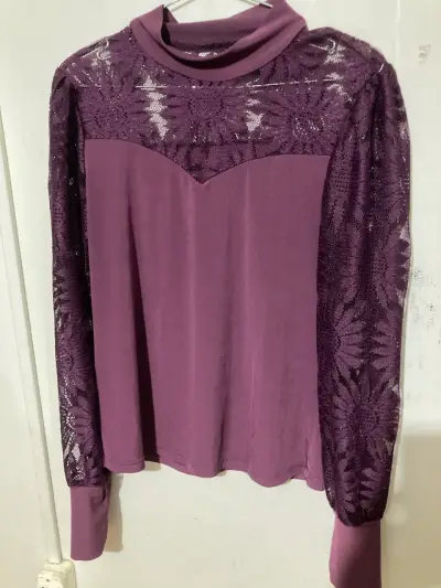Polera lila  con encaje floral - miniatura 7