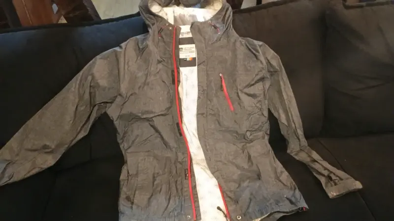 Chaqueta impermeable gris - 1
