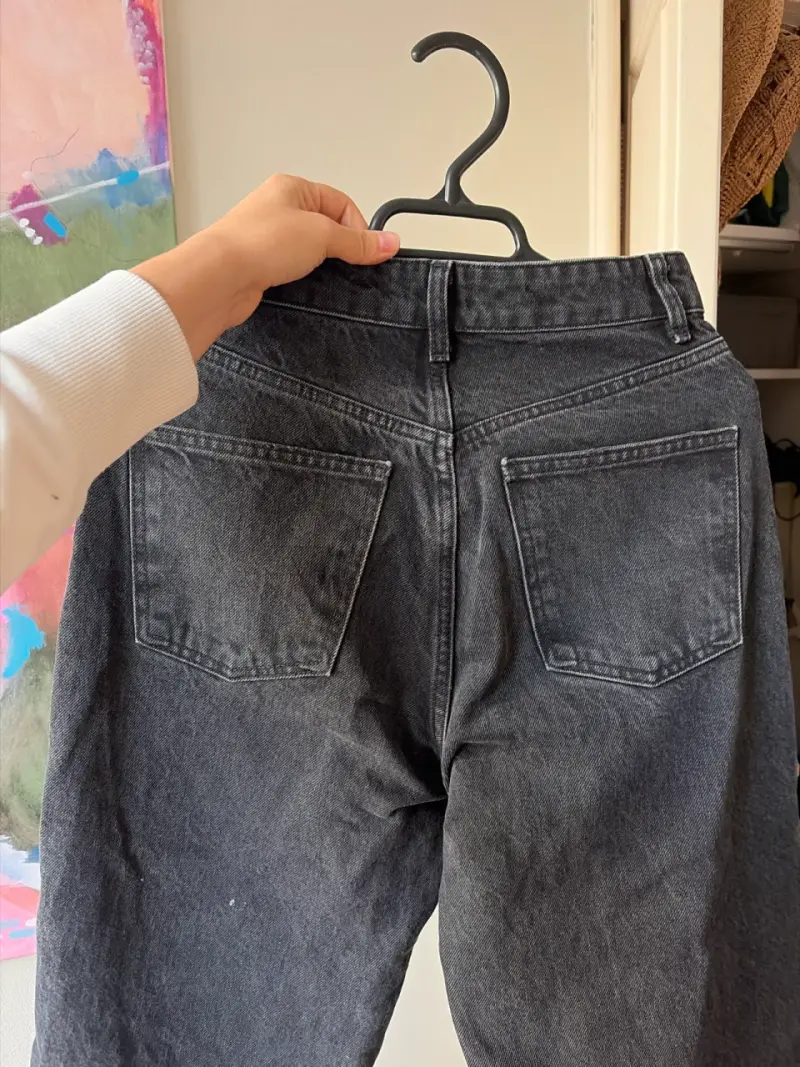 Jeans negros largos con tajos - 2
