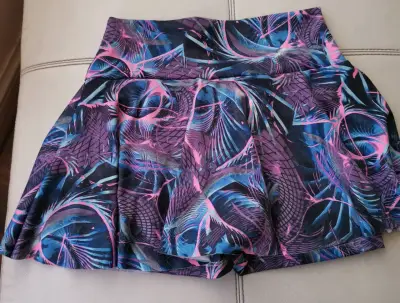 Falda deportiva con shorts corta estampada - miniatura 1
