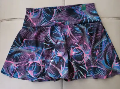 Falda deportiva con shorts corta estampada - miniatura 2