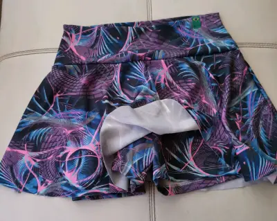 Falda deportiva con shorts corta estampada - miniatura 3