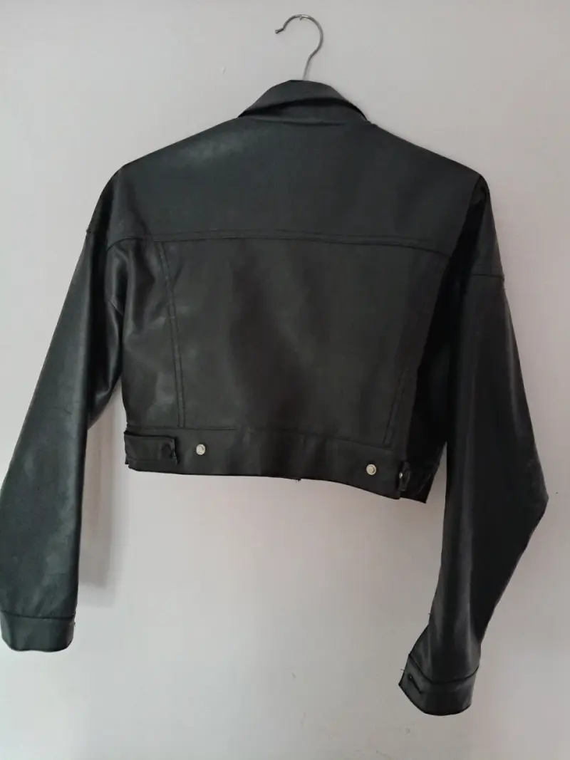 Chaqueta corta negra con brillos - 3