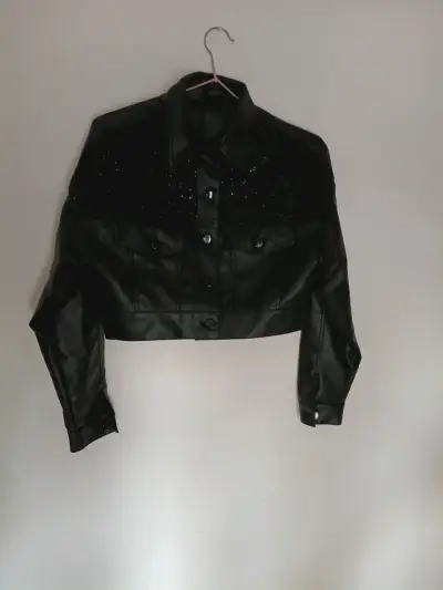 Chaqueta corta negra con brillos - miniatura 5